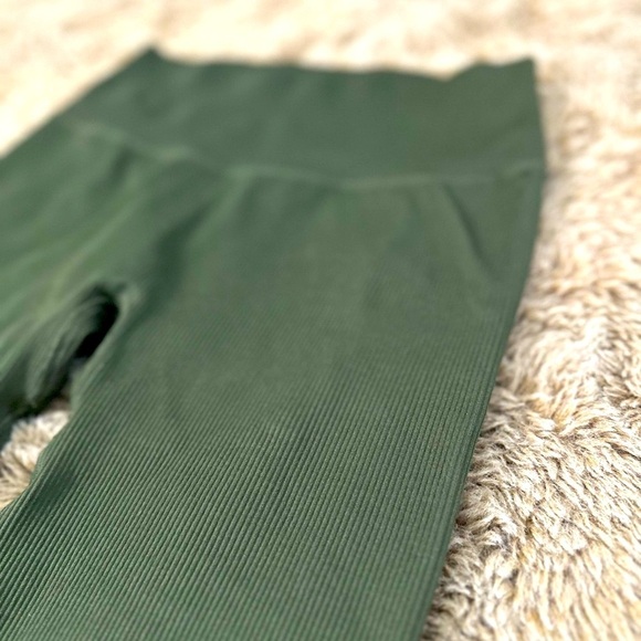 Victoria’s Secret Seamless Leggings - Picture 4 of 9